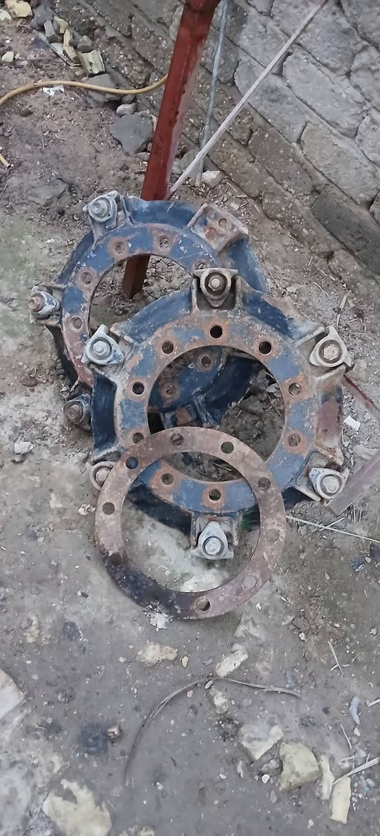 السلام عليكم
عندي غراض للبيع بسعر مناسب مكاني بابل المحاويل
وردات برماخ ٢٤ امامي صناعه ايراني الزوج ٥٠ 
بنيد مال قمارة ناصيه نص نظافه ب٥٠
فاصل ويل خلفي ب١٠
تعلاوات مال تك ام العلم طولهن اكثر من ٤ م ب٧٥ 
راسل خاص وتدلل
اتصل ***********
