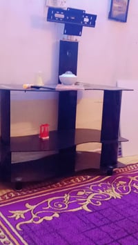 عندي ميز بلازمة للبيع سعر 30 وبي مجال اي استفسار عل واتساب 07872377933