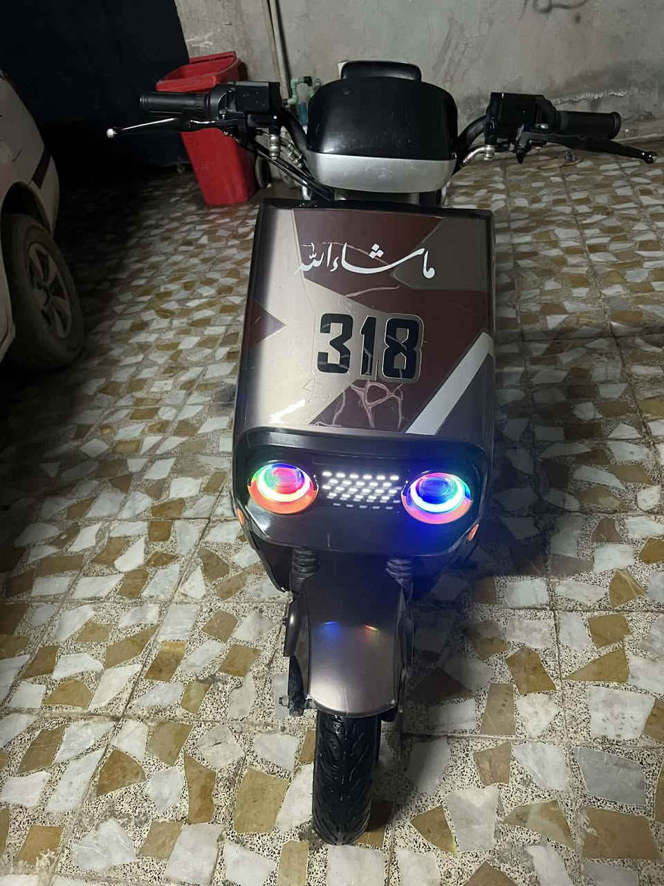 سلام عليكم لبيع 318
6 بطاريات شرط نضاف وعل فحص 
لون جوزي.  اشاير لايتات كلو شغال 
ماطور نضيف ملف عقل.  كله نضيف 
موصفات اله 318 معرفا 
***********.  رقمي 
سعر 425. 
مكاني مزارع زيونه الي يم المرور 
عيوني لا تخابرني وتكلي شبي. بطاريات نضاف وماطور نضيف وكدام العين والكل عله باب الله الله يرزقق الجميع
