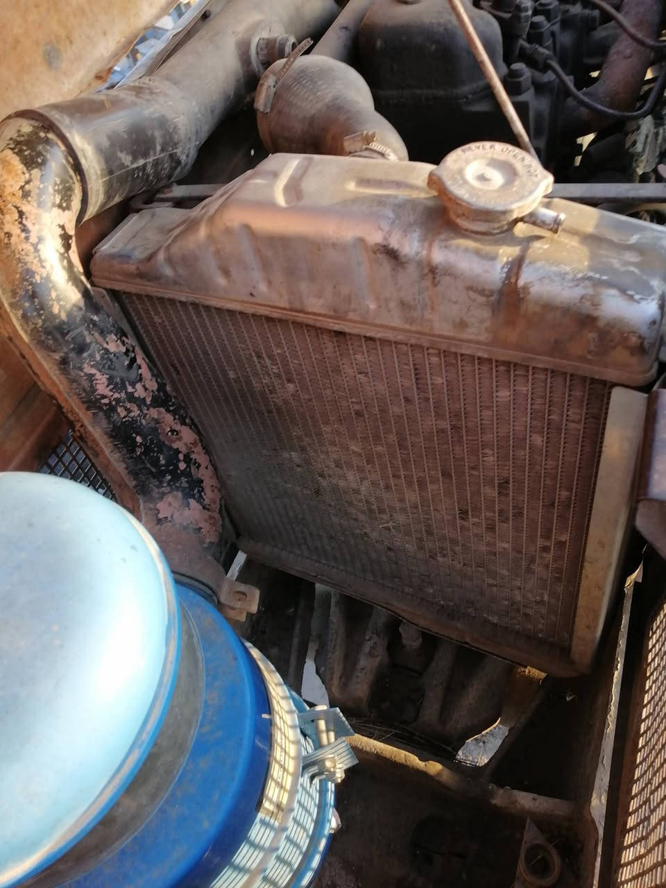 السلام عليكم ورحمة الله وبركاته
كاروبه عنتر للبيع
٧١ موديل ٨١
جاهزه للعمل
تاير حجم ٣٠ جيد
تخم ثگاله امام و خلف
كفر كامل
هيدروليك شغال ١٠٠ بل ١٠٠
رقم و سنويه بابل تحويل ثاني يوم
السعر عند الاتصال على الرقم (***********)
