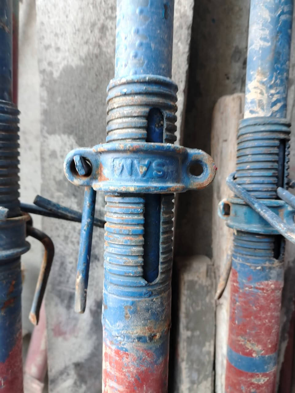 جكات البيع العدد 50الطول 4 الموصل ***********🦺
