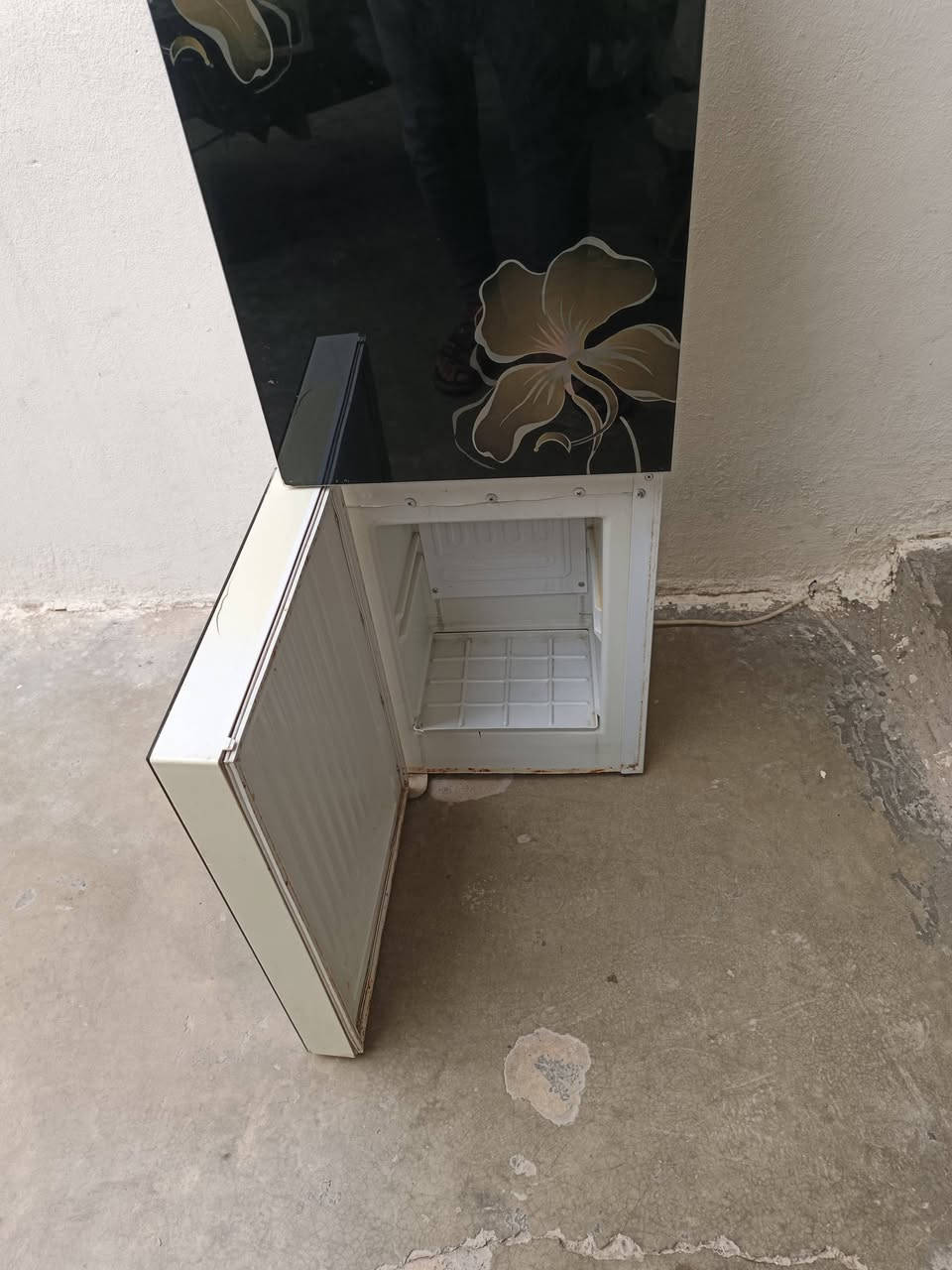 سلام عليكم براد شغال شرط حار بارد ثلاجه كل عيب مابيه كله بلادي فول نضافه سعر 55 وبيه مجال مكاني كركوك حي عسكري شراي اتصل ***********
