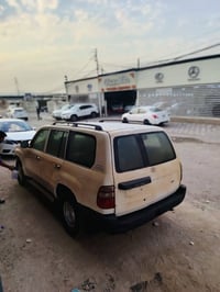 لاند كروزر • ٢٠٠٤ • النجف الاشرف
