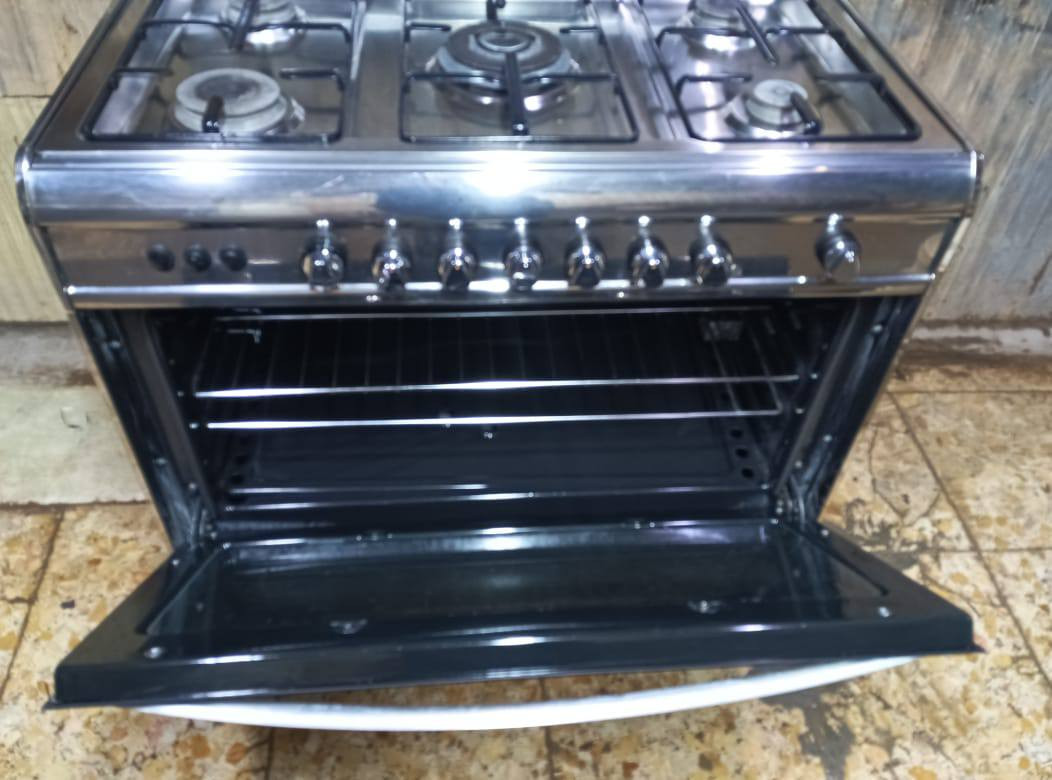 طباخ يوني فينصل مصري على فحص كلة شغال طباخ كلش جديد جيس الشركة بي لسة نضافة مئة بالمئة وبي ضمان شهر اي شي بي يرجع سعر 240وبي مجال لشراي يتصل ***********حلة حي المهندسين
