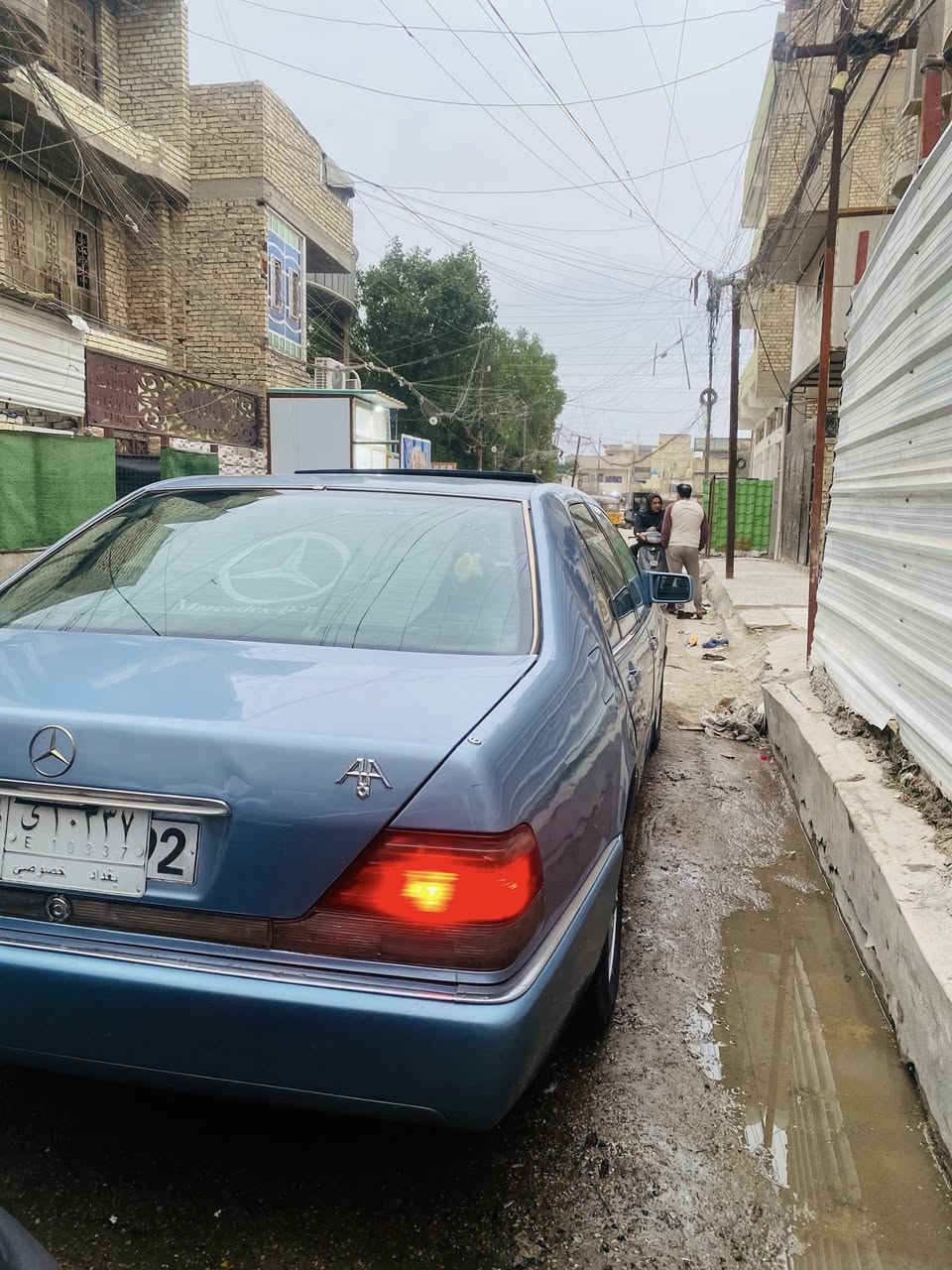 السالام عليكم مارسدس شبح موديل 93 السيارة كاملة للأخير محورة كير ومكينة بطة مصبوغة جمالية فقط كير مكينة اكسن خير من الله سيارة كهربائيات كلهة شغالة  سلايت جام شغال منضومة غاز 80 لتر  كشنات كهرباء مضخم صوت غرفة جلد لون ازرق رقم بغداد ب اسمي تحويل ثاني يوم مكان السيارة بغداد السعر 50 وبيهة محال بسيط  *********** // ***********
