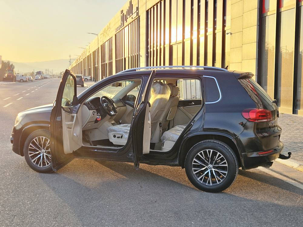 بەناوی خوای گەورە ....
ڤۆڵگس واگن تیگوان بلاک ایدیشن 2012 R.‌L فول مواسەفات  دەبڵ ئەکسل پانۆڕاما شاشە ئاوێنە کارەبا تەحدید سورعە سێ مۆد گێر تۆماتیک و عادی و گێر لە سوکان کوشن جلد کوشن هیتەر  فول ولە مواسەفاتی زۆر جوانی تیایە مەکینە و گێر و کارەبایی و تەبرید تەقەو ڕەقەی بەشەرت 
ڕەقەم و سەنەوی تازەیە بێ دەع پێش و پشتی کەپسە بێ بۆیاغە هیچ هیچ بۆیاغی نیە تەنها سارد و شوخت و کارت کاری ئەویش سۆنەرەکەیم داناوە نرخی زۆر زۆر گونجاو 
95 گەڵاو مەجالێکی برایانە 
شوێن سلێمانی 
*********** السليمانية, العراق
