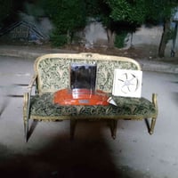 غراض مفرغه وساحبه وجهاز جري وكرويته وميز حديد للبيع كلهم 100وبيهن مجال...