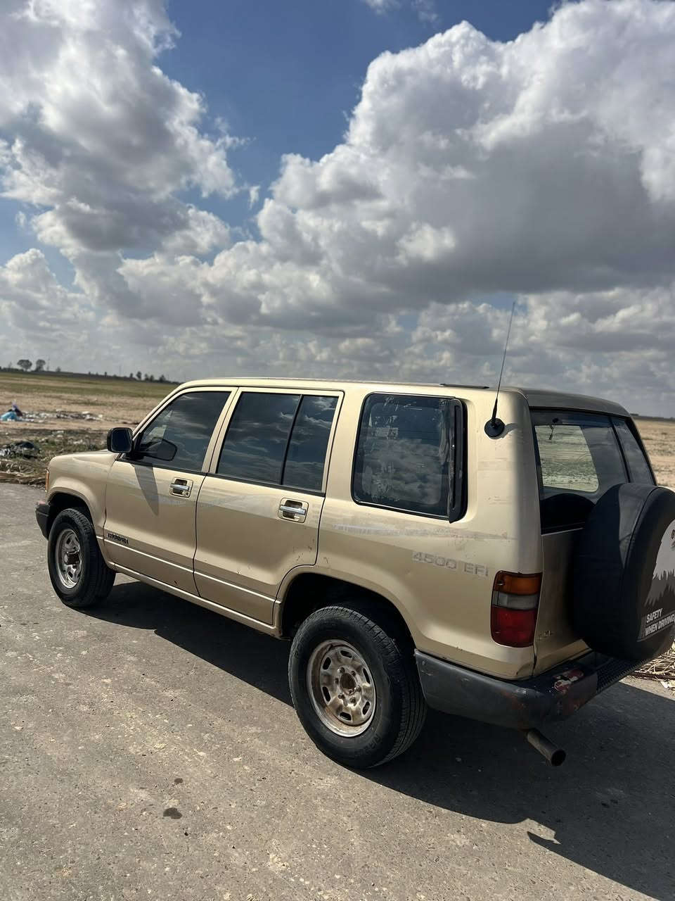السلام عليكم 
للبيع 
ازوزه تروبر 
رقم نينوئ تحويل مباشر 
كير محرك شرط 
محرك vvt
كير عادي 
صدر جديد
تايرات جدد
باتري جديد
كهربائيات كامله 
نقص برغي ما بيها 
***********
مكانها العلم
