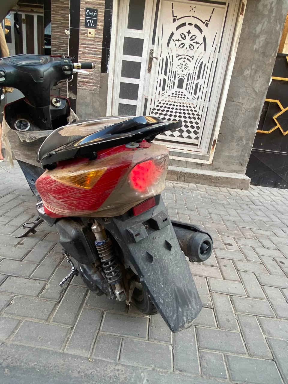 السلام عليكم
ثعلب ١٤٠ للبيع 
بوشه ٥٩ بلادية
مبدل بيها ولفات
مبيها باتري
كلجات رياضي
شموع مال مكينة رياضي
ويل و صدر رياضي
قطرات
قبقات كور
و مبخره و يدات و دبلات كله رياضي
و خليه مال كلوبات امامي و خلفي 
كله اصلي بس الكفرات تجاري 
مكانها الكاظمية 
السعر 750
***********
