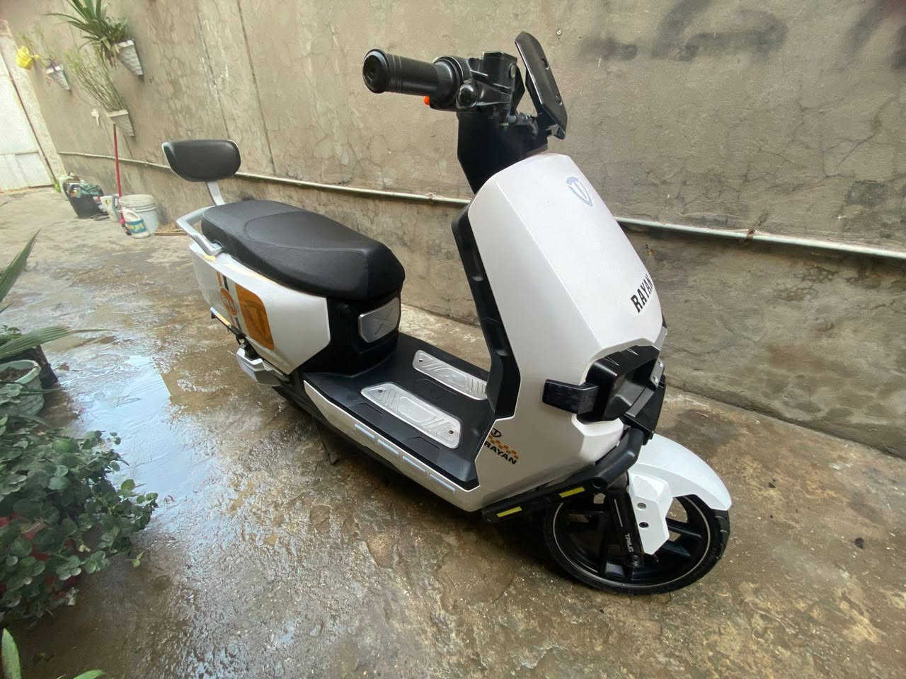 السلام عليكم دراجة ريان وحش الكون 
جديدة جدا نظافتها واضحة كلش نضيفة 
تايرات جدد زوج كلها شغالة وشرط الفحص 
مكاني : الشعب حي اور بالقرب من سيكال 
رقمي : *********** متواجد واتساب 
السعر : 925 وبيها مجال للشراي 
دراجة صالها شهرين عندي نزلتها ب١١٥٠ بس اشتريت سيارة
