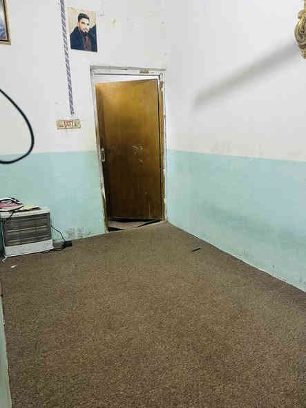 بيت للبيع  بسعر مناسب
دار للبيع ٥٠م على ساحه 
السعر  ٤٥
العنوان حي النداء  بصف شارع جامعه الكفيل يم صيدليه عمار رشاد 

يحتوي علي غرفه ..مطبخ ..صاله...
سقف عكاده
للتواصل ***********
