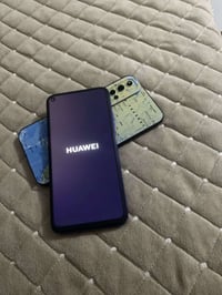 عندي جهاز هواوي نوفا 5Tجهاز كله شغال ذاكره 128بوبجيً 60علة فاىق الدقه ...