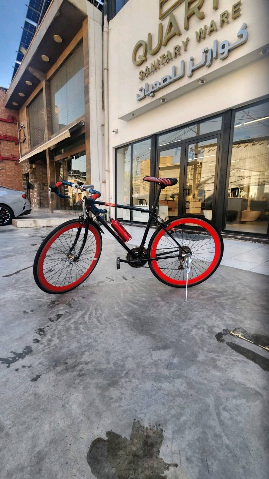🚴‍♂️ للبيع دراجة Seattle رياضية 🚴‍♂️

دراجة بحالة ممتازة وجاهزة للاستخدام مباشرة، مناسبة للتنقل اليومي والرياضة والمشاوير الطويلة.

✅ نظام سرعات Shimano
✅ 21 سرعة (7 خلفي × 3 أمامي)
✅ إطار خفيف ومتين
✅جديل سرعات سلس
✅ مزودة بحامل جانبي وقنينة ماء
✅ لا تحتاج أي مصروف

الدراجة نظيفة جداً وتمت صيانتها، قيادتها مريحة وسلسة.

💰 السعر: 200,000 دينار عراقي
📌 قابل للتفاوض للجادين فقط

للاستفسار أو المعاينة يرجى التواصل على الخاص.
عنوان: بغداد_كرادة خارج
التوصيل غير متوفر