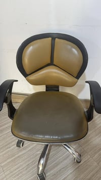 كراسي • مستعملة سنة • استخدام قليل