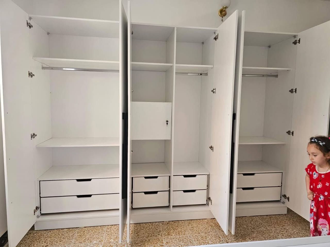 مرحبا مكلف بالنشر
متاح اغراض منزل حيل نظيفة المكان قره قوش *********** هذا رقم صاحبهم الي يريد يشتري يتصل عليه
والاسعار موجودة اسفل كل صورة
