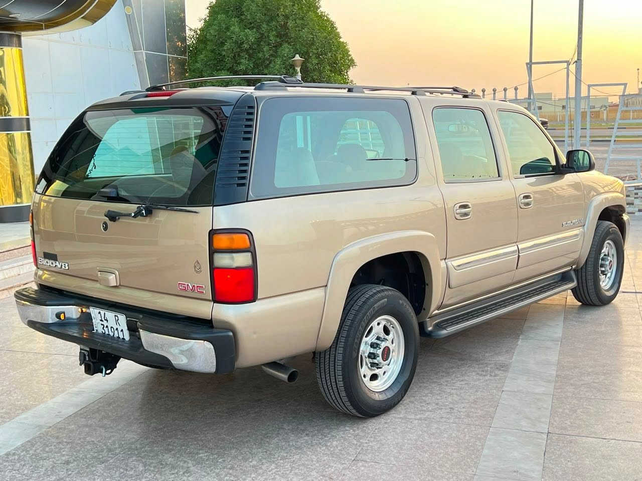 سلام عليكم البيع سياره موديل 2006سياره كفاله عامه من كلشي سياره مكينه 8100 كير 1000 ماشيه 150على وضع الشركه السياره جديده بمعنه الكلمه السياره أصوليه تحويل ثاني يوم السعر 200وبيه مجال شي بسيط اخوان لايتصل لمو شراي مكانه البصره الهاتف:***********
