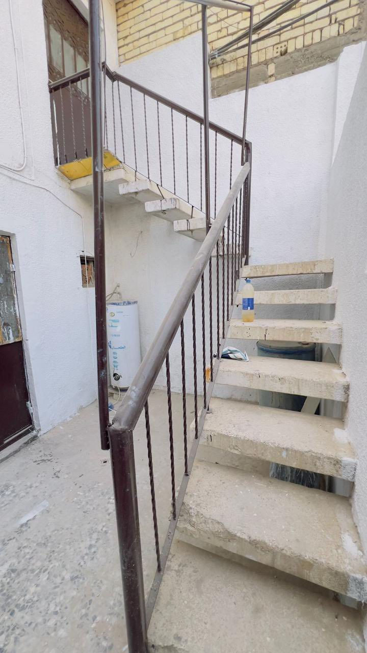 للبيـــــــع
بيت /المساحه 70 متر واقع حال 74 
ملك صرف(طابو) 
طابقين معزوله / كل طابق يحتوي على غرفه وهول ومطبخ وحمام 
الطابق الارضي مع منور 
المنطقه/ الكريعات 
للاستفسار : *********** واتساب
