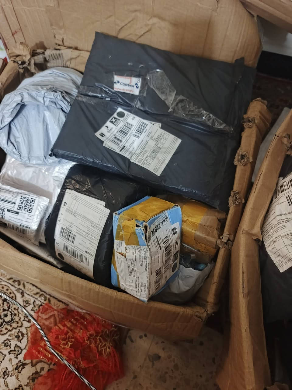 شلعه بديات +دريسات +ملابس اطفال+العاب اطفال كلشي بيهن تقريبا فوك 30كيلو
تواصل واتساب ***********
