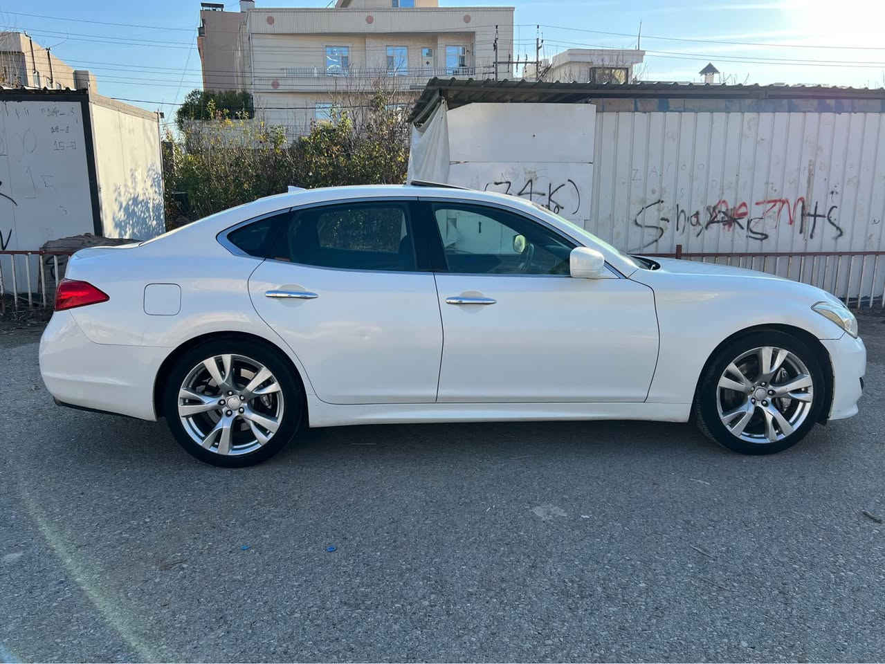 للبيع نقداً او للمراوسة حسب القناعة… انفنتي M37… موديل ٢٠١٣… محرك ٦ سلندر…. كير اوتو… فول مواصفات… رقم وسنوية جدد… بيهه جاملغ السكن بخ بدون ضربة وهلال خلفي شوية صبغ… السيارة كلهه بلادية ومابيهه ولا نقص… المكان دهوك… السعر ١٢٠ ومجال…. للاستفسار 
***********
*********** دهوك, العراق
