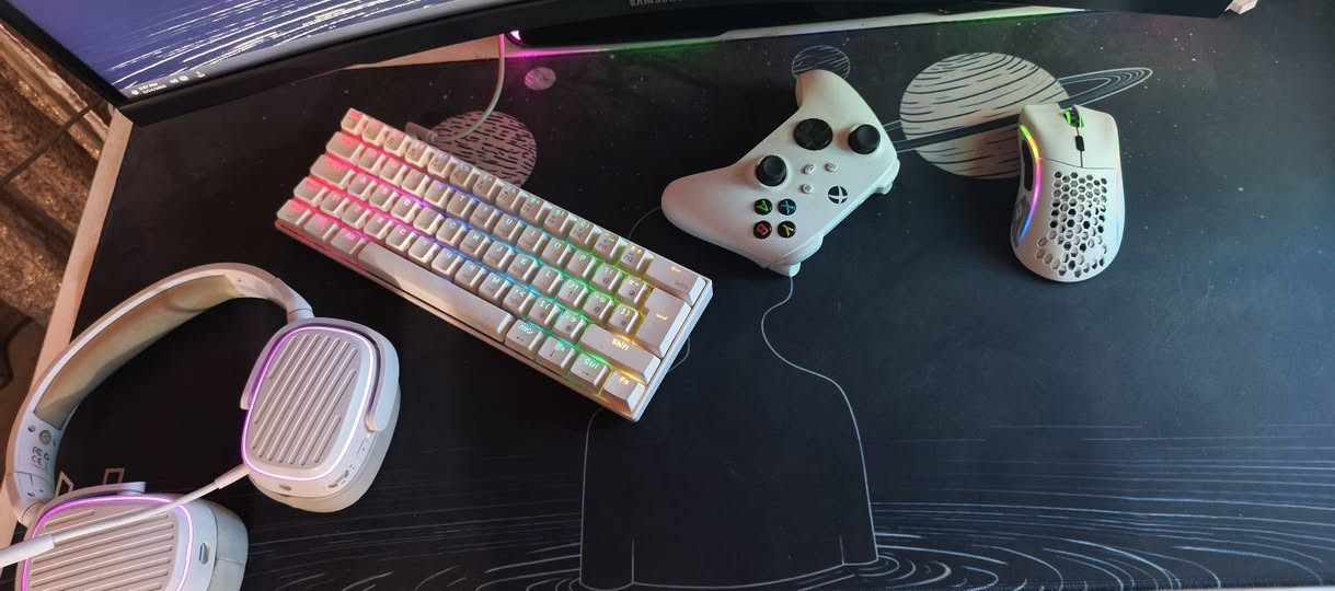 مواصفات rtx 5060ti 16gb palit
معالج r7 5700x
بورد B550 AORUS elite
رامات t force 16gb تردد 3600
مبرد مائي فانتك 
هارد m.2 1tb MSI 
ويا ماوس قلوريس مودل D وايرلس دكمتة لزم تضغط قوي من تشغل ويشتغل طبيعي وايرلس يرادلهة تنضيف 
يو بي اس 3000 بعدة جديد 
سماعة فانتك Harmony WHG02
و سبيكر فانتك GS305 
وكيبورد 60% لون أبيض
ويدة Xbox series s بعدها جديدة 
وماوس باد ضد المي 90x40
وميز أصلي من سيف كمارو  وكرسي كيمنك رد دراجون نضيف 80% من دون مونتر سعر 2100 🔒 ماتفيدك أعبر المنشور مكاني بغداد الشعب كل كراتين القطع موجودة وضمان موجود بس كارت شاشة وآل سبيكر وآل سماعة وياها حساب لعبة ارك رايدرز


**إذا كنت صاحب هذا الإعلان وتريد حذفه لأي سبب، رجاءا أرسل رسالة إلى الدعم الفني**