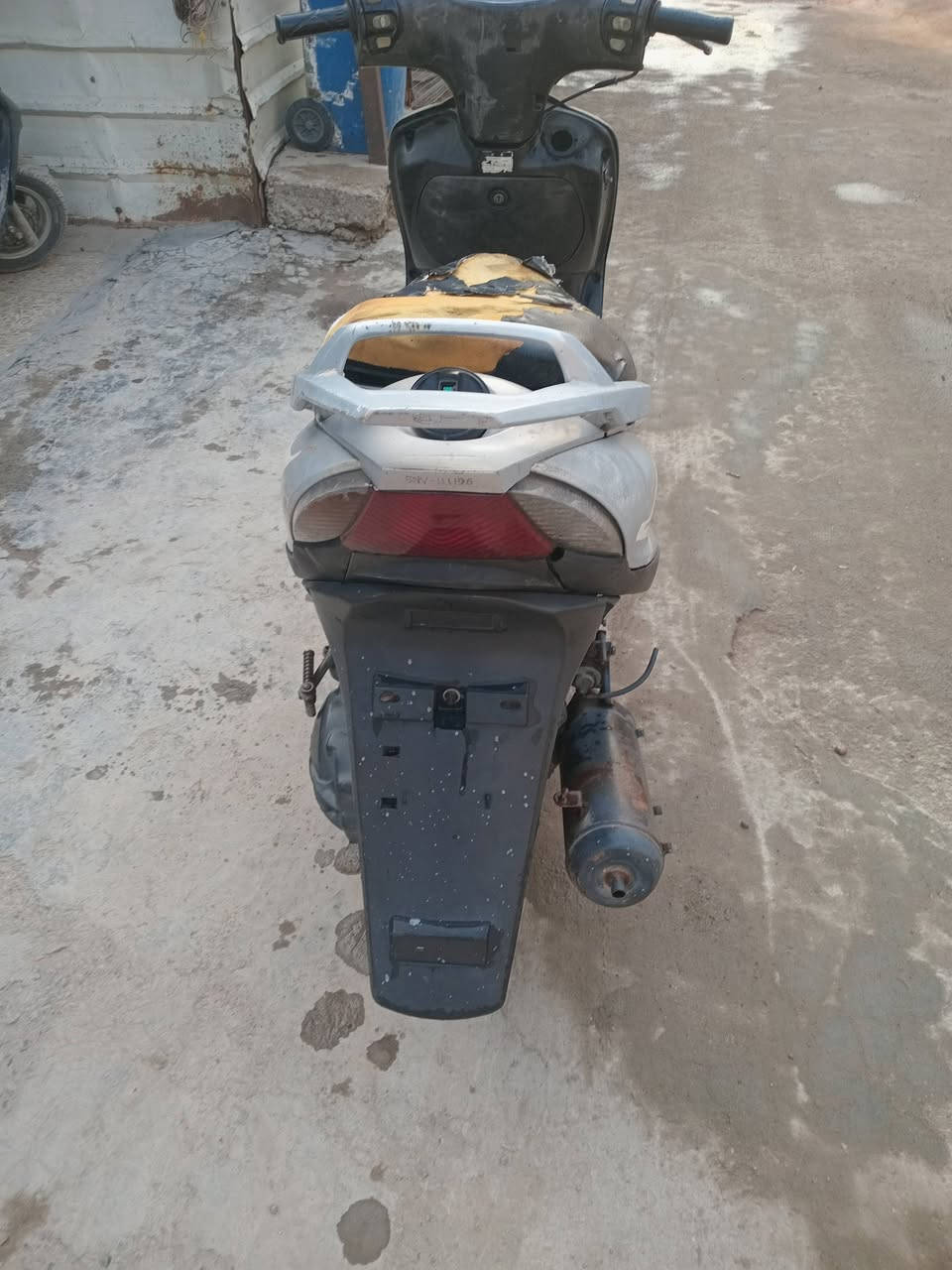 ماكس ١٤٠ الدراجه شغاله بس ابيع كوم حديد السعر ٢٥٠ الف وبيها مجال نقص بس جوزه العنوان الامين الثانيه ***********
