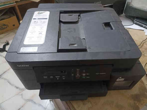 ---

🖨️ للبيع: طابعة Brother DCP-T830DW أصلية

الحالة: ممتازة ✅
مدة الاستخدام : شهر ونصف تقريبا 
الطباعة تلقائية علئ الوجهين 
النوع: طابعة متعددة الوظائف (طباعة + نسخ + سكانر)
الطباعة: ملونة وأبيض وأسود
نظام الحبر: خزان حبر Tank System — اقتصادية جدًا بالحبر 💧
الاتصال: Wi-Fi + USB + طباعة من الموبايل 📱
الشاشة:(ليست لمس)
عدد النسخ: الملون 5000 نسخة وعادي أو اسود 15000 نسخة 
الاستخدام: استعمال ملازم صغيرة استنساخ صور جناسي الخ.
النواقص: فقط ينقصها حبر 
السعر المطلوب: 150الف 

📍 الموقع: ذي قار الشطرة متوفر توصيل لكل محافظات العراق 
📞 للتواصل: ***********
