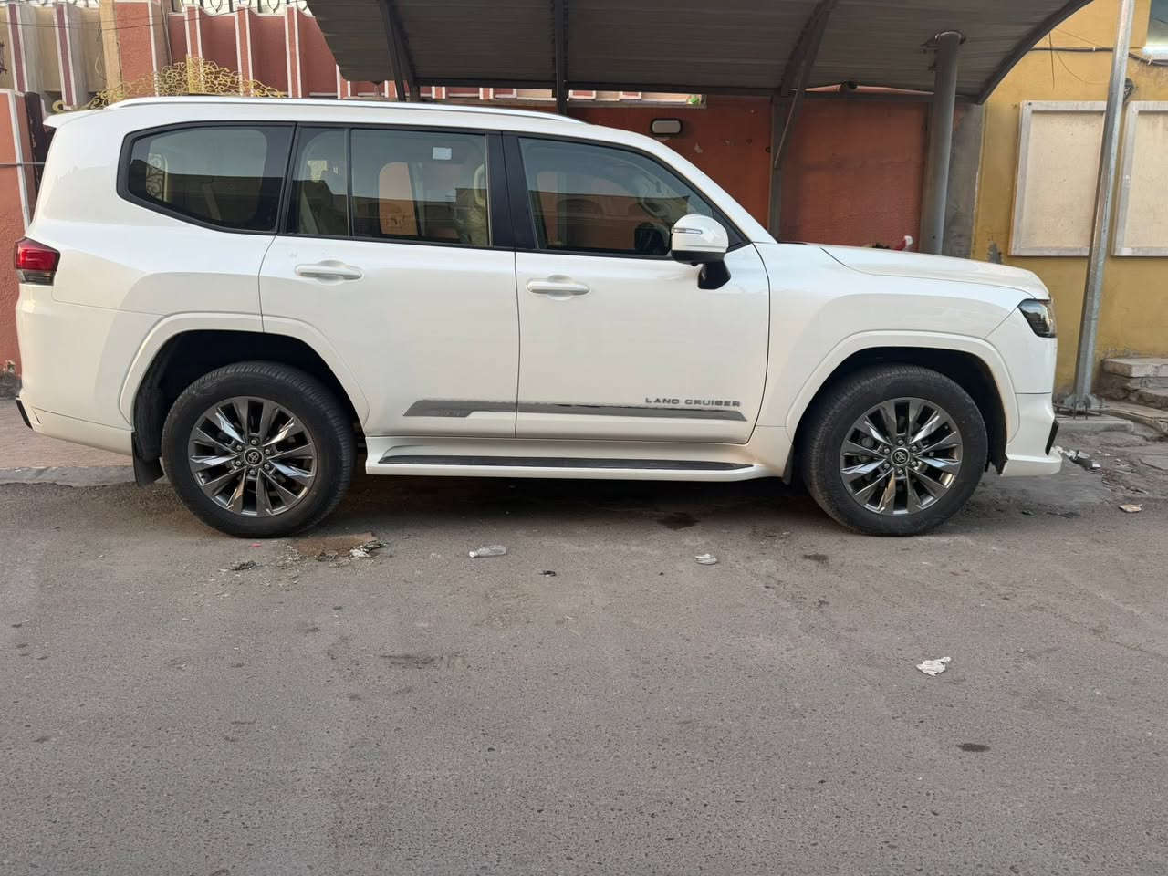 السلام عليكم شباب
لاندگروز 24 
ماشيه 27
GXR PREM LIMITED 

للاستفسار اكثر : ***********
