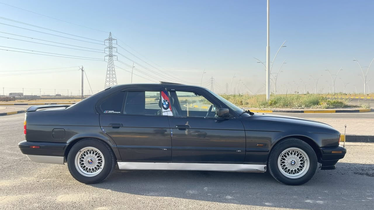 للبيع...
بي ام 525 اصل
الموديل: 1995 اصل
المواصفات:
كير ومكينه شرط
مسكر تك فانوس
كير اوتوماتيك الماني
اكسل خفيف مال معدل شرط ٢٠٠ رون ٣ 
بچم عريض
دبل اير باك
منضومة تبريد جديدة 
تخم تاير جديد
لايت تي واي سي اصلي
اشارات ديبو اصلي
بگ لايت اصلي كصة
وشم M كامل ع كل السيارة
ويل خلية اصلي 
سلايد روف 
مقاعد جلد كهرباء
غرفة صاج
سقف كنتارا
شاشة وكامرة شغل درجة اولى
جعمقة بور ستيرن كهرباء 
منضومة بانزين جديدة 
منضومة هواء جديدة
باتري جديد 
داينمو جديد
صبغ عام
مراوح تبريد كصة شغل جديد
 ترايك وين ما تريد
رقم بغداد دولي مشروع وطني بأسمي
سنوية لل٢٩
السعر: 68 ورقة وبيها مجال
المكان: سامراء
للاستفسار: ***********
