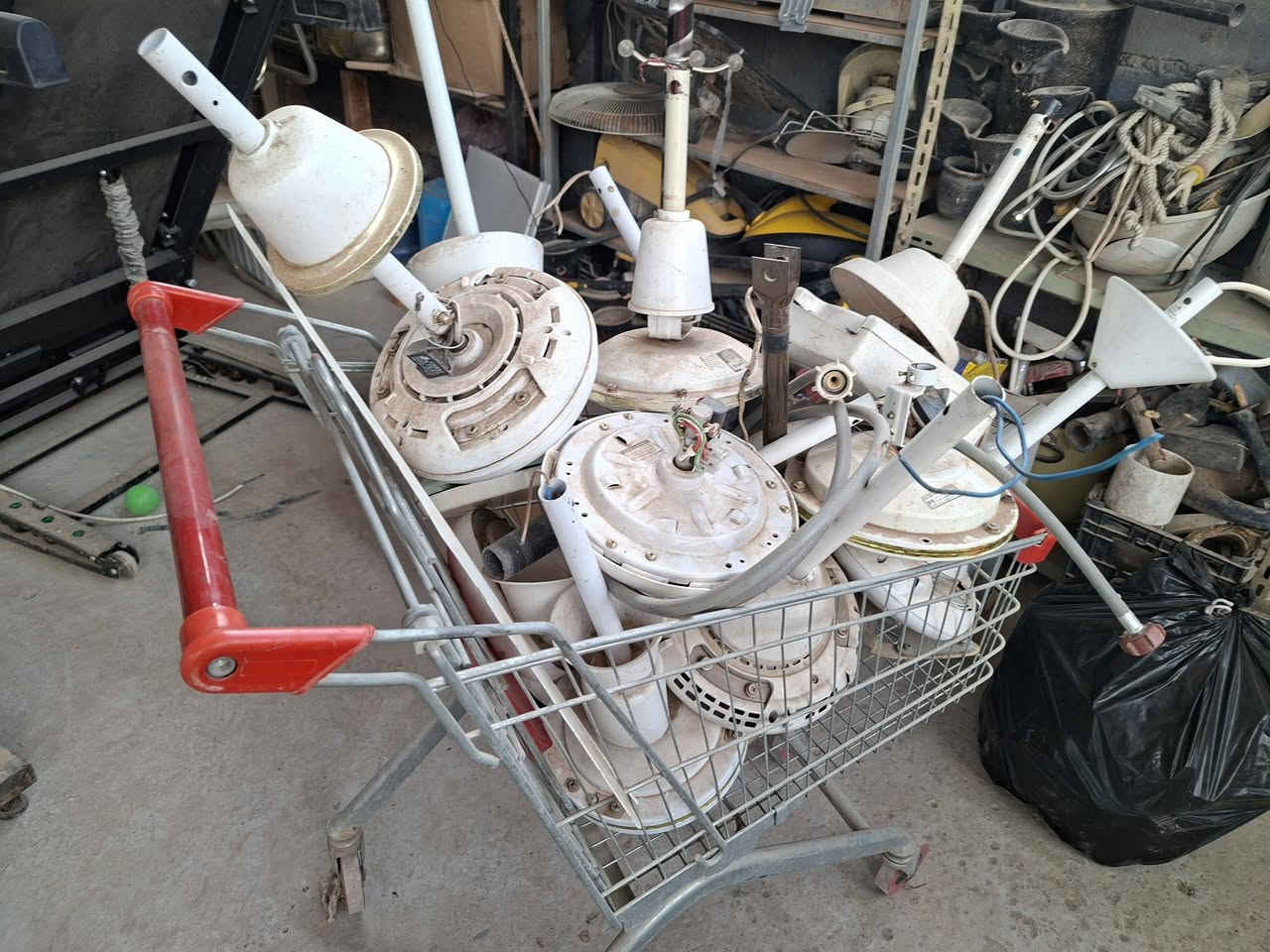 مكيف ٢طن نظيف جدا ب٢٨٥
بنكات سقفيه الزوج ب٢٥
بنكه سقف ثانوي ب١٥
بابل. المسيب حي المعلمين٣ طريق سيد ابراهيم بعد السكه بكيلوين تقريبا بعد اسلاك الضغط العالي ب٢٠٠م 
بيت على جهة اليمنى
***********
يرجى الاتصال قبل المجيء
