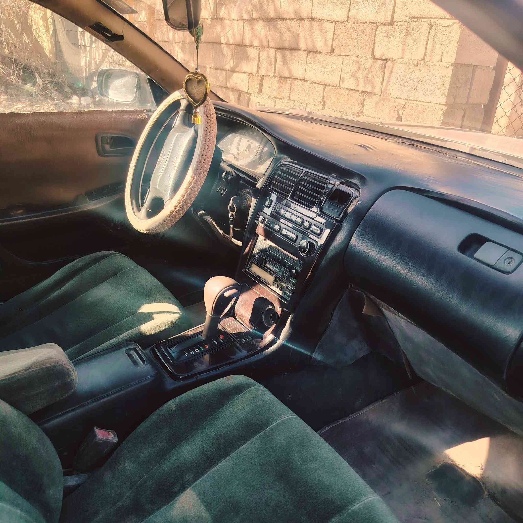 سيارة شيزر نفخ  موديل ٩٥ گير محرك حدادية جديدة رقم انگليزي بأسمي تحويل ثاني يوم سنوية لل٣٠ هزة جديدة السعر ٤٤ بيهه مجال تلفون ***********
