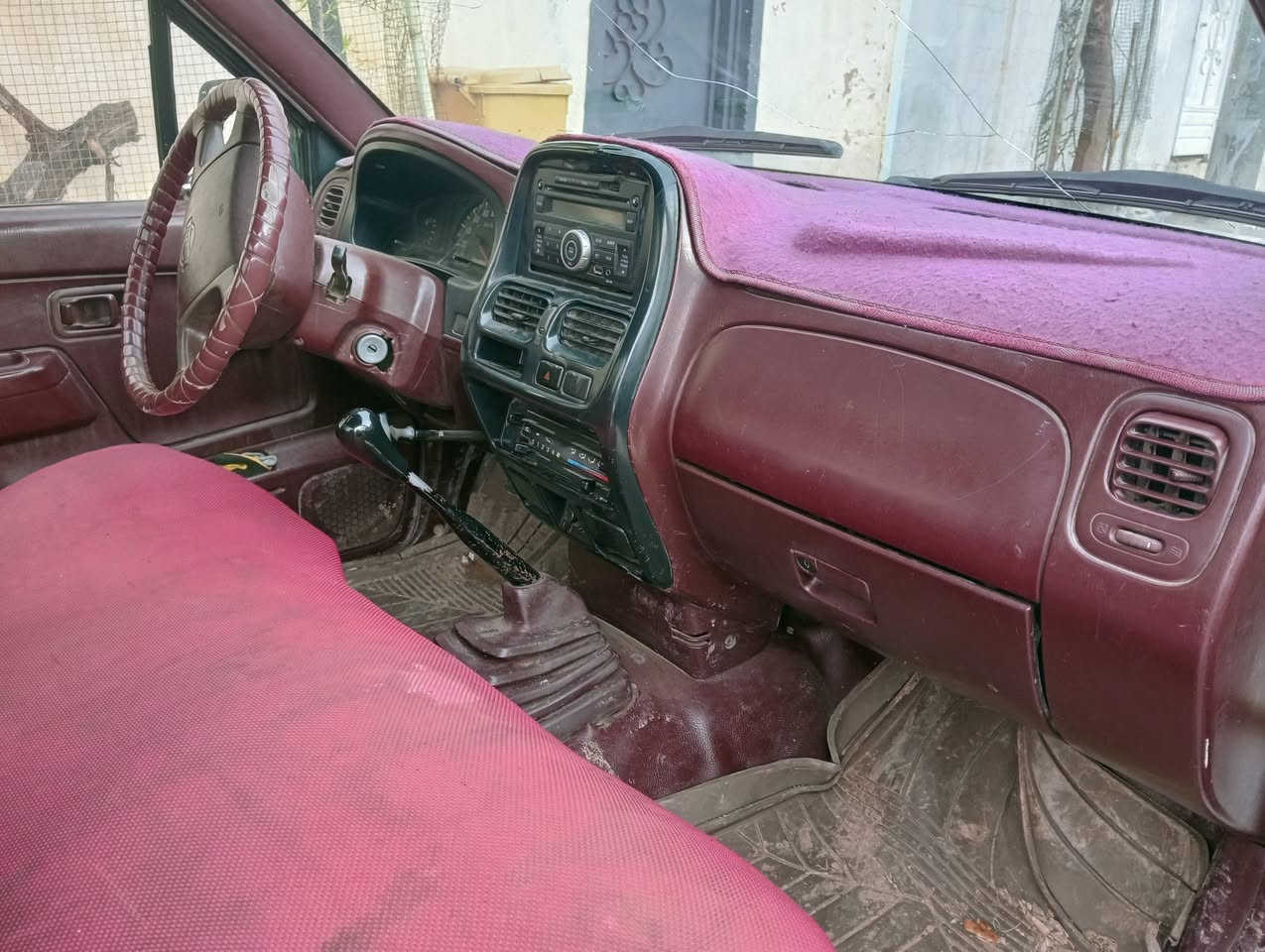 سڵاو نیسان پیکاپ 2000 ناوسور بەشەرتی گێڕو مەکینەو ئەکسل تایەی لۆک مەسروفی چاکی تیا کراوە بەشەرتت ***********
