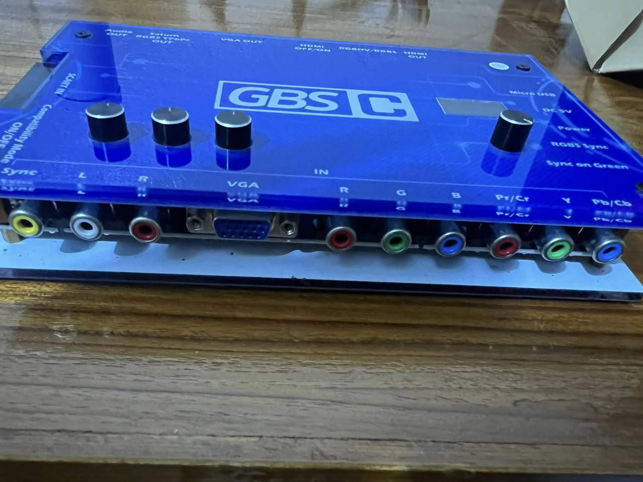 السلام عليكم 
جهاز gbs control 
محول اشارة للاجهزة القديمة الى الشاشات الحديثة 
جهاز شغال ١٠٠٪؜ مع المحول 
يدعم كمبونت و vga وسكارت 
والمخارج hdmi و كمبوزت و vga ومنفذ اوديو
  السعر ٦٥ الف


**إذا كنت صاحب هذا الإعلان وتريد حذفه لأي سبب، رجاءا أرسل رسالة إلى الدعم الفني**