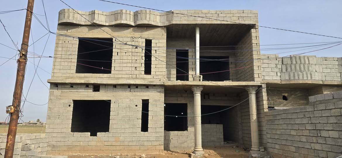 بيت هيكل طابو زراعي مساحه ٣٠٠ طابقين بناء جديد مكان البكاره الفارق السعر 28 للإستفسار ***********
