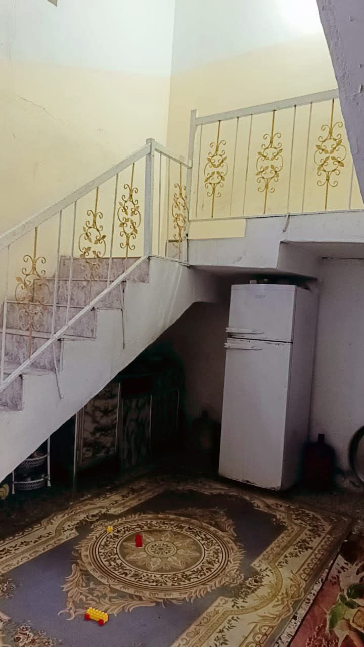 100م حي البساتين حي السلام  شارع اسواق رسل   طابقين 3 نوم صاله مطبخ خدمات للطابقين  وخارجيه مع كراج   السعر67  للاتصال ***********
