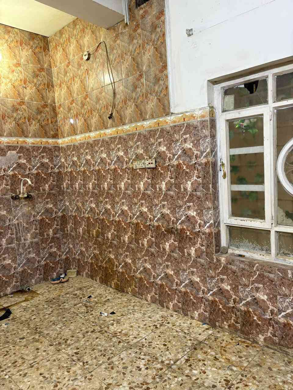 شـركه أنـوار الجـزائـري للأستثمار العقاري 
شقة طابق اول للأيجار 
العنوان :  الجبيله شارع السايلو 📍
المساحه :   110 
 تحتوي على  :  غرفتين منام 2 + صاله + مطبخ + صحيات + ضمن بنايه سكنيه 
سعر الأيجار / 450 الف    
تصلح للسكن العوائل فقط  
للتواصل : 
***********
***********
***********
