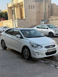 اكسنت ٢٠١٥ كفاله من الضربه والفتح بيه صبغ قليل اسفل باب العبري فقط محر...