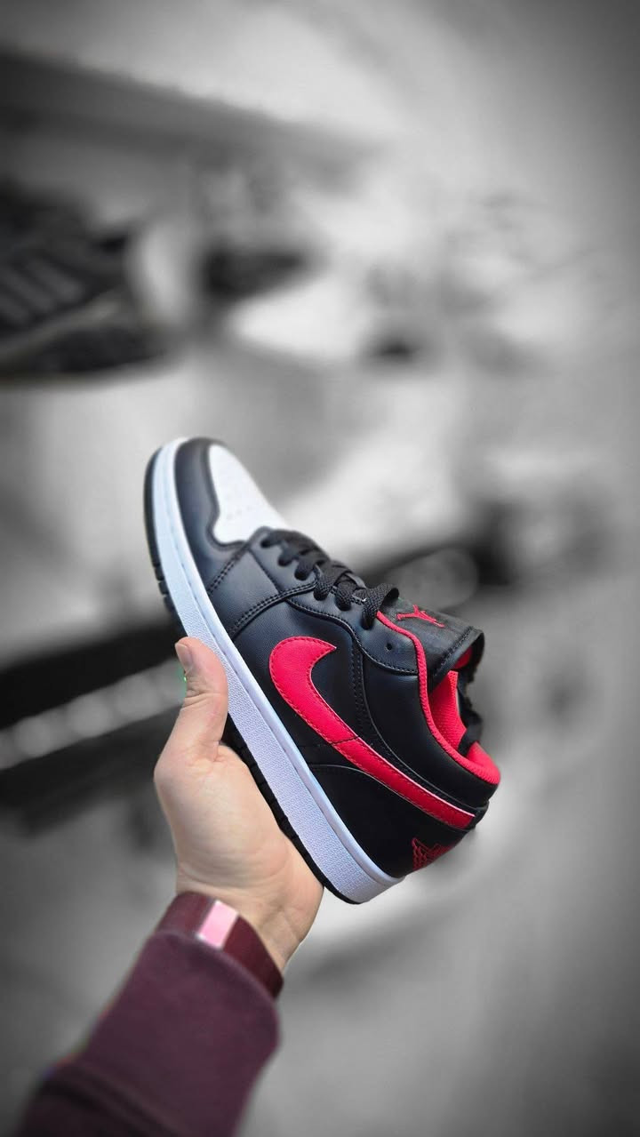 نايك '  فيتنامي الاصلي قياسة ( 43 ) جديد ما مستخدم '+ جواريب طبية قطنية فول'  سعرة بلسوگ فوك 80 ' عارضة بـ 30 الف مع الجواريب الشراي يراسلني لو يتصل ***********
