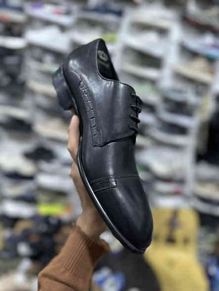 قطعة تحفة رسمية 
جلد طبيعي قالب ايطالي موديل ايطالي حديث
قياس ٤٤
طول القدم ٢٨ 
جلد طبيعي من الخارج وجلد طبيعي من الداخل 
وبطانة بلكامل جلد طبيعي
ودبان جلد طبيعي
ارضية مايكرو لايت صاجية
متوفر توصيل الى بغداد وجميع المحافضات
عنوان المحل بغداد الجديدة 
خلف عمارة الكبيسي
غرناطة الحذاء الاصلي
***********
