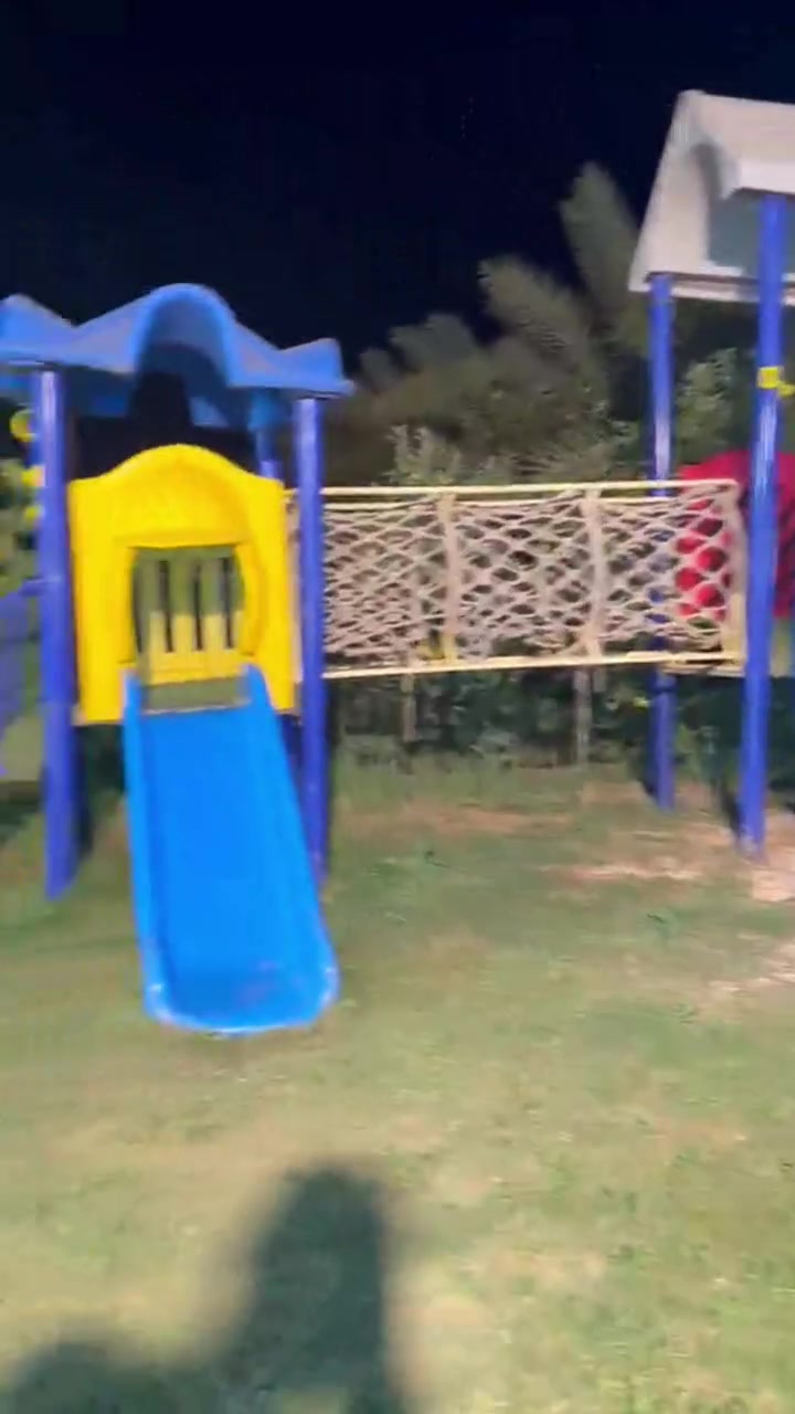 ✨💎 مزرعه الزعيم 💦💦
إذا كنت تبحث عن تجربة تجمع بين الفخامة والراحة والخصوصية، فإن منتجع الزعيم يقدم لك فرصة للتمتع بأجواء راقية ومتكاملة تتيح لك قضاء أوقات لا تُنسى مع العائلة والأصدقاء. يتميز المنتجع بتصميمه الذي يجمع بين الأصالة والحداثة، وخدمته التي تلبي جميع الاحتياجات، مما يجعله المكان المثالي للتجمعات والاحتفالات بمختلف أنواعها 🌴🏊‍♂️. 

🌟 يوفر المنتجع مجموعة متنوعة من الخدمات والمرافق التي تلبي كل الأذواق، ومنها:

🔹 مسبح كبير يفتح ذراعيه للكبار بتصميم فاخر مع إنارة ليلية تزيد من سحر المكان وتجعل السباحة فيه تجربة لا تُقاوم 🏊‍♂️.

🔹 مسبح خاص وآمن مخصص للأطفال يضمن لهم المتعة والمرح في أجواء آمنة مطمئنة 🏊‍♀️.

🔹 منضدة ووجود فيشة مخصصة لممارسة الألعاب المتنوعة التي تضيف لمسة من الترفيه والمرح 🃏.

🔹 مناطق مخصصة لألعاب الأطفال المتنوعة تضمن لهم قضاء أوقات ممتعة وسعيدة 🧸.

🔹 جلسات خارجية تجمع بين الفخامة والراحة، تتيح للزوار الاسترخاء والاستمتاع بمنظر الطبيعة الخلابة.

🔹 مساحات خضراء واسعة وحديقة جميلة تتيح لك فرصة للحصول على الهواء النقي والتمتع بمناظر طبيعية ساحرة 🌿.

🔹 تحقيق الكمال مع إنارة ليلية رائعة تضيف للمنتجع أجواء خيالية وجذابة ✨.

🔹 أماكن مصممة للراحة والاعتدال مزودة بأنظمة تكييف لضمان أقصى درجات الراحة ❄️.

🔹 حمامات ماستر بمعايير عالية من النظافة والخدمات المتكاملة لضمان الراحة والخصوصية 🚿.

🔹 مطبخ متكامل بالخدمات اللازمة لتحضير أشهى الأطباق 🍽️.

🔹 مساحة مخصصة للشواء تتيح لك فرصة الاستمتاع بتجربة طهي عائلية فريدة 🔥.

🔹 موقف سيارات واسع يوفر الراحة والأمان للضيوف 🚗.

🔹 حرصاً على أعلى مستويات الخصوصية والأمان في جميع الأوقات 🔒.

🔹 جلسه مائية فريدة تضيف لمسة من الطبيعة والانتعاش إلى زيارتك 🌊.

🔹 غرفتين ماستر صُممت بعناية لتوفير الراحة الكاملة للضيوف 🛏️.

🎉 هذا المنتجع مصمم ليكون خيارك الأول لمناسبات مختلفة مثل:

✔ تجمعات العوائل والأصدقاء في أجواء مريحة ومرحبة.

✔ أعياد الميلاد التي تريد أن تكون مميزة ولا تُنسى.

✔ المناسبات الخاصة التي تتطلب أجواء خاصة وفاخرة.

✔ الرحلات اليومية التي تكون مليئة بالإثارة والتشويق.

✔️ رحلات الصيف للشباب التي تبحث عن المغامرة والاستكشاف.

للحجز والاستفسار، يرجى الاتصال على: (***********)

العنوان: محافظة صلاح الدين، قضاء بلد. حيث تجد الراحة والاطمئنان في كل لحظة.
