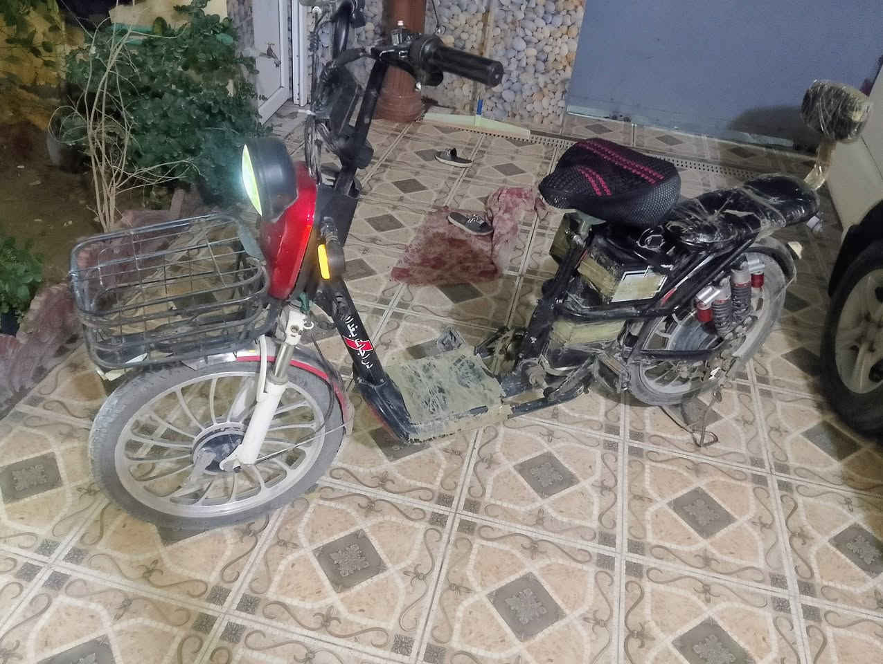 سلام عليكم بايسكل شحن للبيع بطاريات نضيفه بس الشاشه محتركه السعر 100 وبي مجال إذا شراي العنوان شهريان حي المعلمين رقمي ***********
