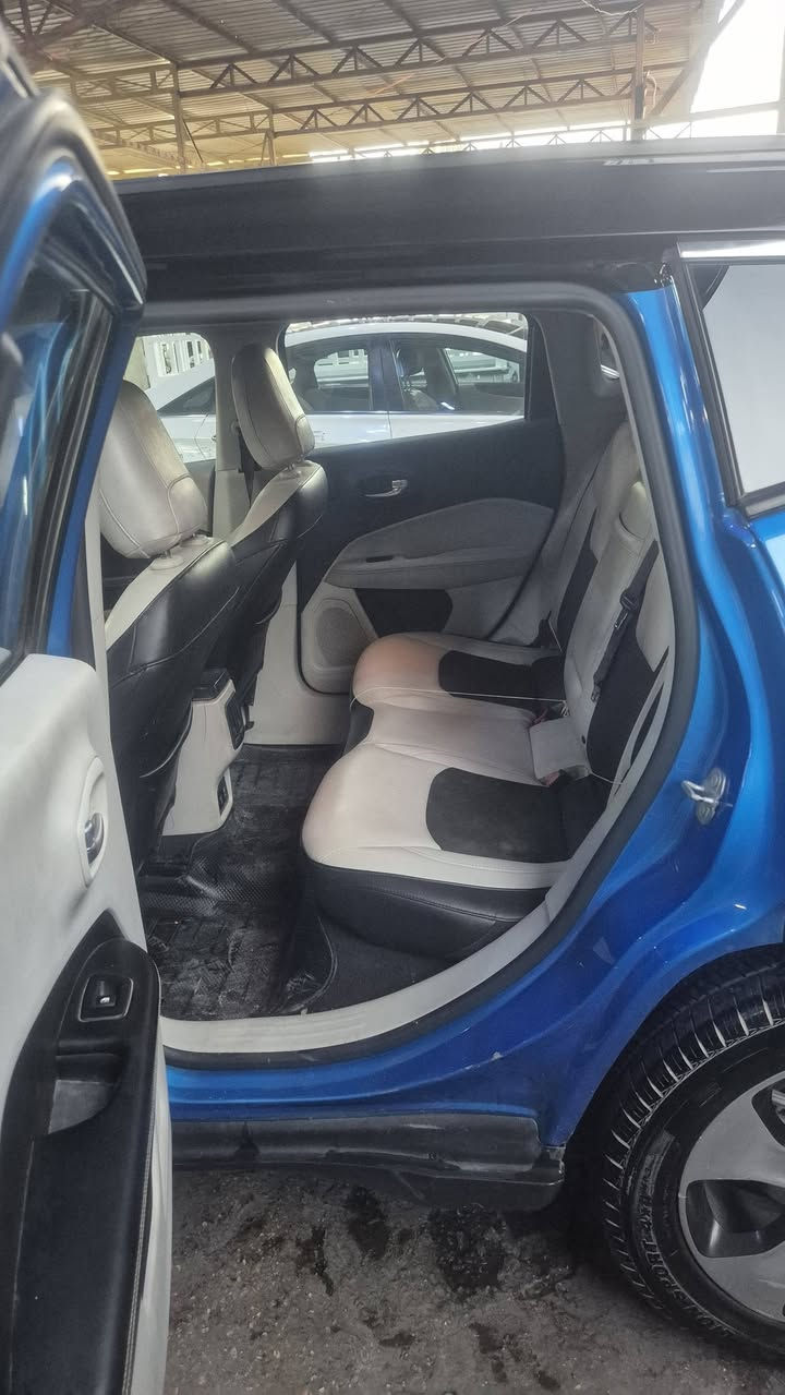 السلام عليكم
جيب كومباس ٢٠١٨
 ضربتها كما موضح بالسونار خشم الجاملغ الأمامي وباب الصدر مصبوغ بدون ايرباك    
مثبت سرعة
نقطه عمياء
مانع انزلاق 
بصمة
تبريد قطعتين
 تحكم ستيرن 
سايد بريك بصمة 
كاميرا خلفية
كشنات جلد وكرسي السائق كهربائي 
شاشه لمس
تدفئة كراسي وستيرن 
رقم سليمانية  انكليزي 
السعر: ١٥٠ 
مكان : بابل
تفاصيل اكثر: 
*********** واتساب
