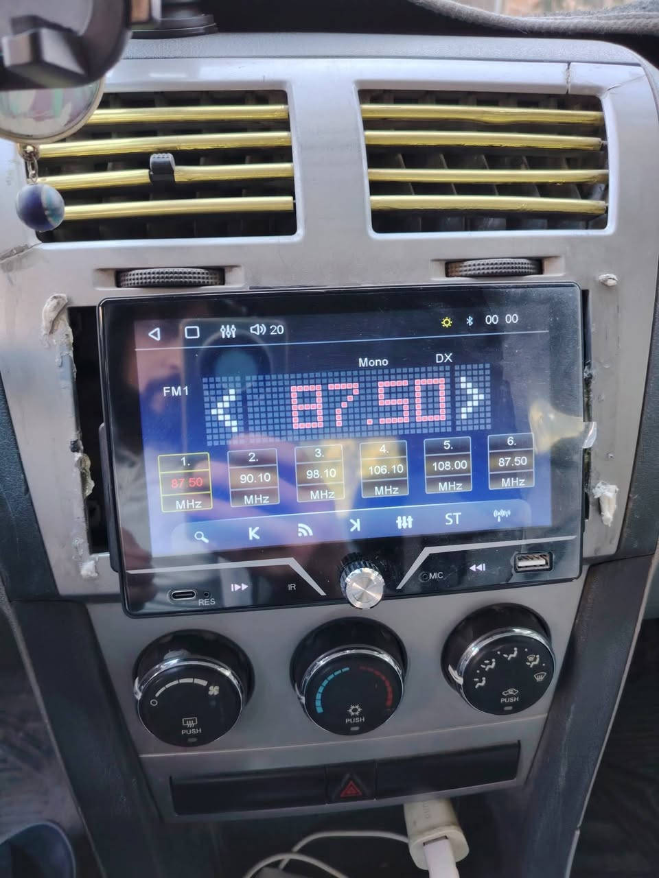 السلام عليكم ورحمة الله وبركاته
شاشه بلوتوث فلاش اشتريته وماصارات سعر مناسب  ٢٥ الف بدون عمله هيه وفيشهه وجي بي اس هم بيهه
مكاني نجف شارع المطحنه مقابل قريه الغدير
***********
