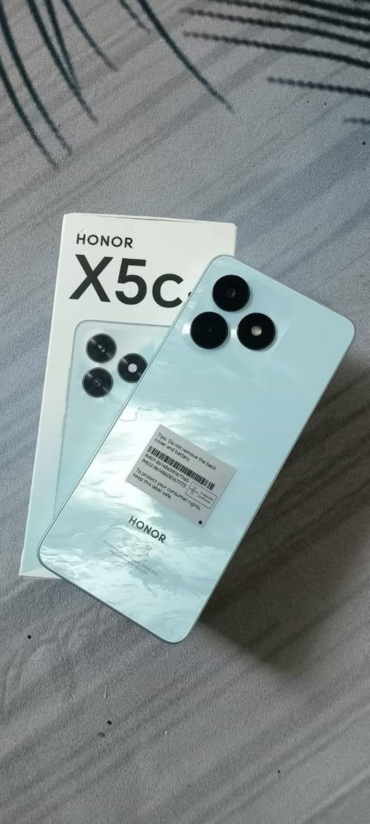 HONOR X5c
ذاكره 128
نضافه 90%
بطاريه 5260mAh
كامل ملحقات 
مدت الستخدام اسبوع 
سعره 160 وبي مجال الطيبين 
رقم الهاتف *********** 
متوفر واتساب 
مكان بغداد مدينة الصدر
