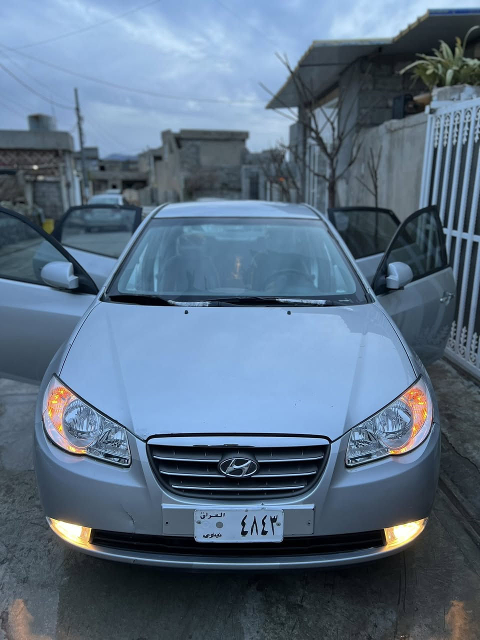 بسم اللە الرحمن الرحیم
ئافانتی مۆدێل 2009 براوەی دوبەی ماشااللە تا بلێی مالەکە خاوێنە 
هیچ مەسروفی تییا نییە تەقەو رەقەی بەشەرت چوار تایەی نوێی لەسەرە
کوشن هیتە و کوشن جڵد و ئاوێنە شەغال زۆر شتی تر……
شوێن :هــەریــر 
***********یان***********
گەر موشتەری نییت سەرمان مەهێشێنە ..
