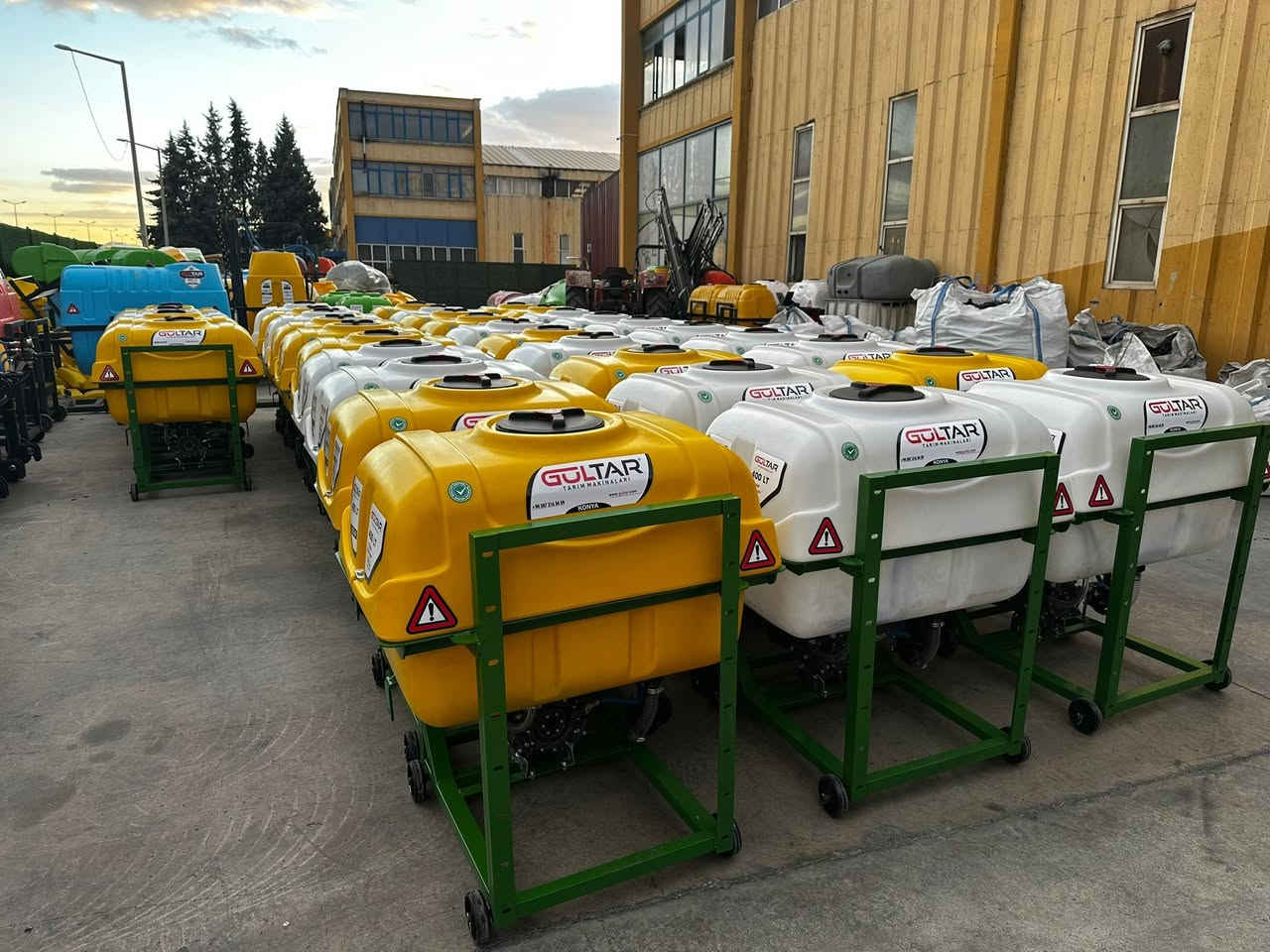 تعلن شركة أرض الغدير للتجاره العامه عن توفر مرشات مبيد (هولدرات) سعه 400 و 600 و 800  لتر هيدروليك وعادي الجناح الثقيل للمزيد من المعلومات الاتصال على الأرقام التاليه
 *********** /*********** العنوان كربلاء المقدسه طريق كربلاء نجف عمود 785 مقابل مطار كربلاء الدولي
