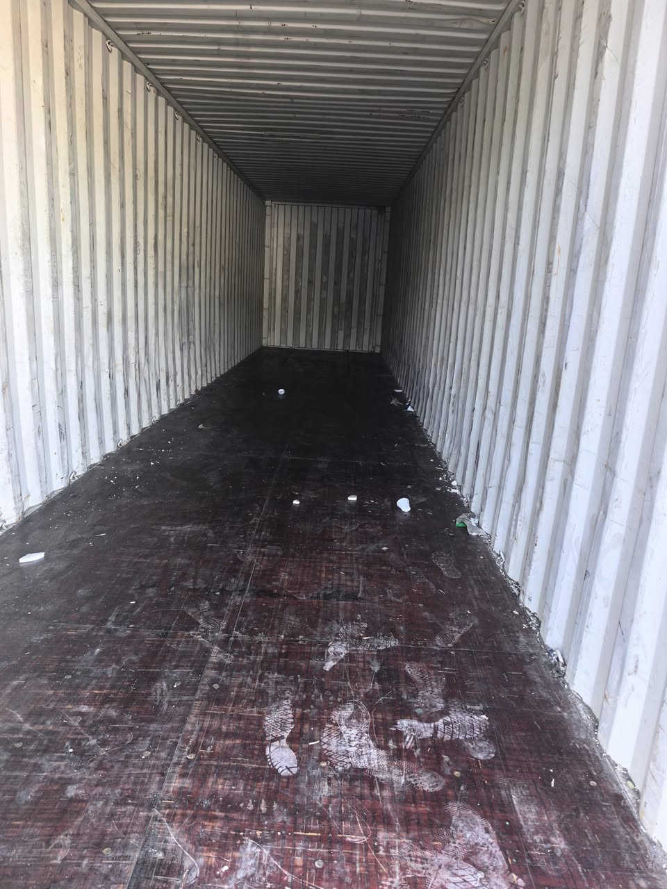 ياالله 🧿🧿🧿 يارزاق متوفر حاويات طول ١٢ متر الارتفاع ٢٩٠ سم بنظافة أكثر من ٨٥ بالمية أيضآ متوفر طول ٦متر بنظافة أكثر من ٩٠ بالميه عنوانا نجف الاشرف الاستفسار ع الاتصال *********** 🧿🧿🧿🧿🧿
