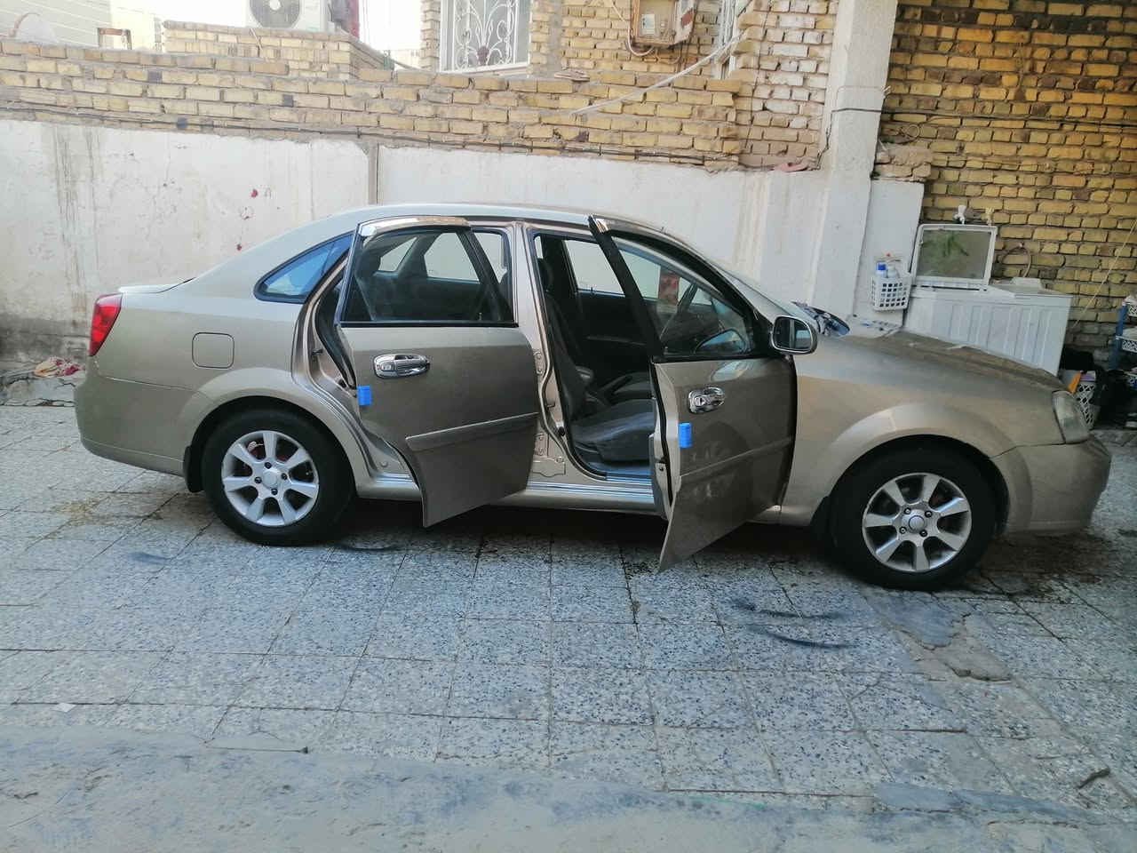 سلام عليكم رمضان كريم عل الجميع //اوبترا موديل 2007 خليجي رقم بابل انكليزي دولي سنويه وهزه جديده لغاية 30 محرك 1600 وكير اوتماتيك مكفولات لاتنقيص ولاتبخير تخم تاير وباتري جديد غرفه نظيفه كلش بالكارتون تبريد شغال ثلج تدفئه كهربائيات كلها شغاله  حداديه درجه اولى ناعمه وصافيه مكفوله من الضربه والتبديل بيها صبغ حزام إثر جراد قماره بلاديه بيها جراد خفيف سنتر لوك شغال جام كهرباءي اربعه شغال مكفوله من دگة جاكوج وضع الشركه تفيد الجنايه جاهزه من كل النواحي السعر 64 مجال قليل حك الجيه تجي شوف وتقتنع وبيك خير وتدلل مكان السياره بابل القاسم م *********** فقط بيع بدون مراوس اخوان
