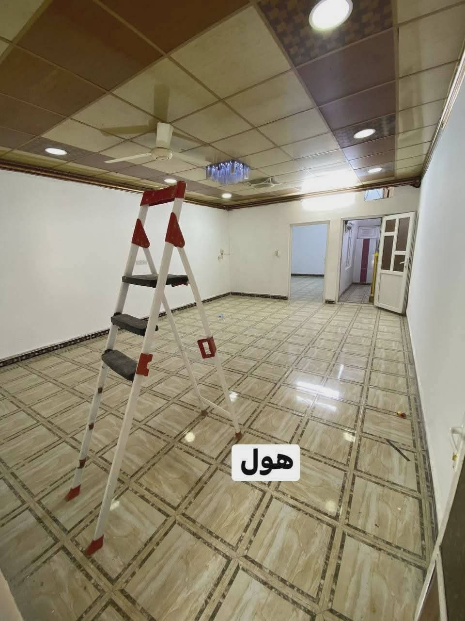 بيت للبيع 100 متر رقم مكون من  غرفتين نوم وهول ومطبخ في المقدمه واقع على سايدين بين النصر والقادسيه    
السعر 58 مليون ***********
