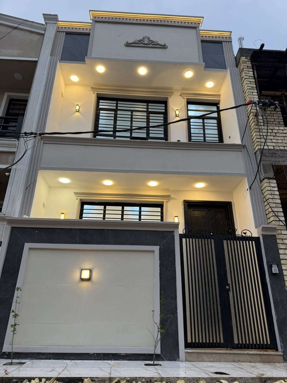 ًدار للبيع بناءً حديث
المساحه ٦٥ متر يحتوي على ثلاثه غرف نوم 
الموقع شارع سليم الفرع الثالث  بعده الحسينية 
السعر 105 مليون لاستفسار 
***********
وات ساب ***********
