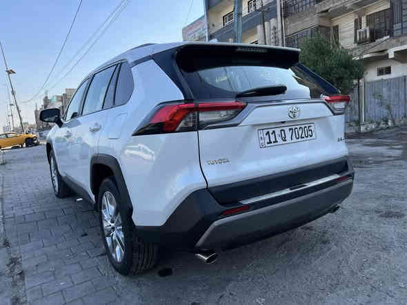 السلام عليكم ورحمة الله وبركاته
السعر 28,800$ 

فضلاً قراءة التفاصيل كاملة قبل التعليق والاتصال مع جزيل الشكر والتقدير ...

راف فور فئة الlimited موديل 2023 وارد اميركي محرك 2500cc بانزين 

السيارة اني استوردتها ع ايدي نهاية ال٢٠٢٤ 

حادثها قبغ الصدوق تبديل بلاد نفس اللون بدون صبغ وجاملغ بارد بدون صبغ والدعامية بلادي كذلك بدون صبغ نفس اللون الشواصي مكفولات 

السيارة فول الفول ترحيب بالمري وماشية 17,000 كم وليس ميل

3 وضعيات قيادة (اقتصادي-عادي-سبورت) كل نمط عن الثاني يتغير عداد السيارة 

داخل لونين جملي ومقاعد الامامية كهرباء وتبريد وتدفئة والكشنات الخلفية تدفئة فقط ومقعد السائق خزن ميموري ، ارضيات السيارة بلاديات ربر 

السيارة سويتلها عزل صوت وحرارة ب300$ 

فتحة سقف بصمة تشغيل

رادارات امامي خلفي جوانب تحديد مسار توقف ذاتي فول رادار 360 درجة ، هاند بريك كهربائي 

نظام صوتي من jbl من 9 سماعات وشاشة كبيرة jbl ابل كار بلاي واندرويد اوتو 

عداد السيارة شاشة دجتل ب٤ انماط والمراية الوسطية تعتيم ذاتي 

تبريد قطعتين ومنافذ شحن سريع تايبسي واشاير بالمري

السيارة باسمي ورقم السيارة هم حلو 

ويل السيارة 19 كروم 

بلوجكتر امامية وصندوق السيارة كهربائي ب٣ وضعيات

السيارة حلوة جداً واقعاً ومكانها حي اور

رقم التواصل واتساب او اتصال 

***********
